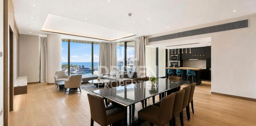 Apartment in Jumeirah Bay Island, Jumeirah, Dubai 3 bedrooms, 250.65 sq.m. № 138187