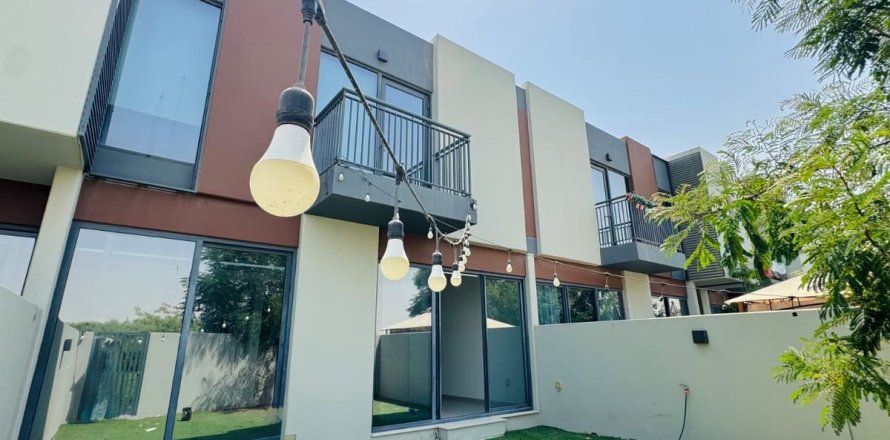 Villa à Dubai, 3 chambres, 185.1 m², № 124547