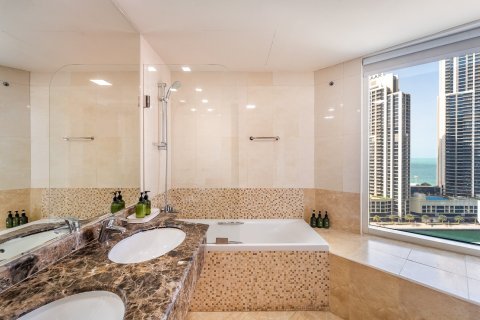 Apartment in Dubai Marina, Dubai 4 bedrooms, 236 sq.m. № 97046 - photo 14