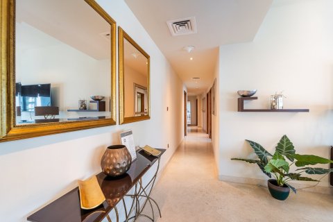 Apartment in Dubai Marina, Dubai 4 bedrooms, 236 sq.m. № 97046 - photo 10