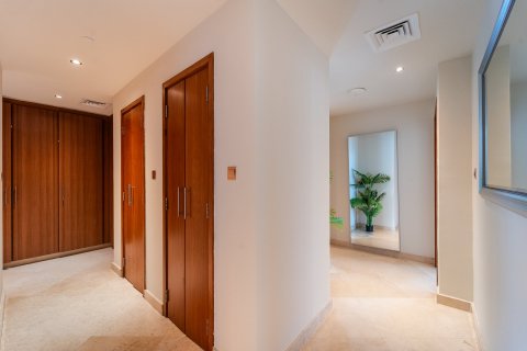 Apartment in Dubai Marina, Dubai 4 bedrooms, 236 sq.m. № 97046 - photo 15