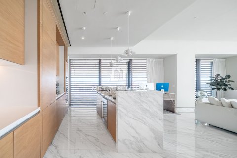 Apartment in Palm Jumeirah, Dubai 2 bedrooms, 267 sq.m. № 74012 - photo 10