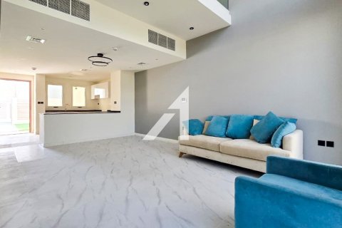 Villa in Dubai Land, Dubai 2 bedrooms, 165 sq.m. № 84574 - photo 2