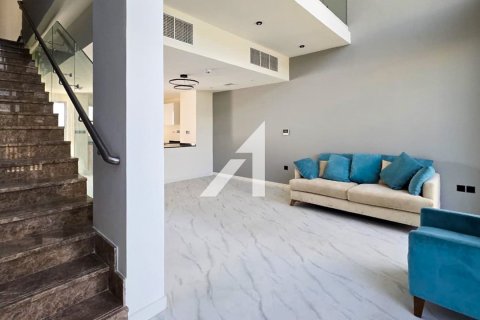 Villa in Dubai Land, Dubai 2 bedrooms, 165 sq.m. № 84574 - photo 4