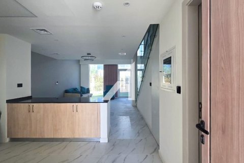 Купить виллу в Dubai Land, Дубай: 2 спальни, 165м², № 84572 - фото 9