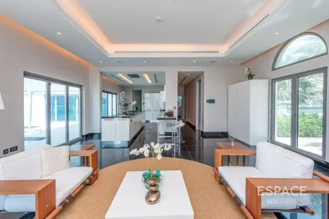 Villa in Palm Jumeirah, Dubai 5 bedrooms, 650 sq.m. № 122796 - photo 3