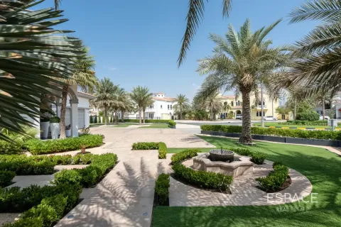 Villa in Palm Jumeirah, Dubai 5 bedrooms, 650 sq.m. № 122796 - photo 18