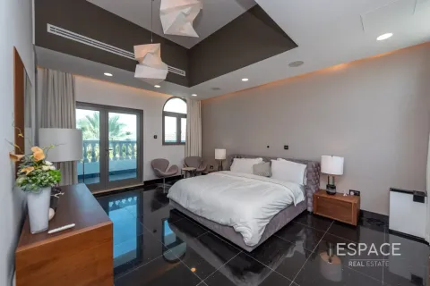Villa in Palm Jumeirah, Dubai 5 bedrooms, 650 sq.m. № 122796 - photo 13