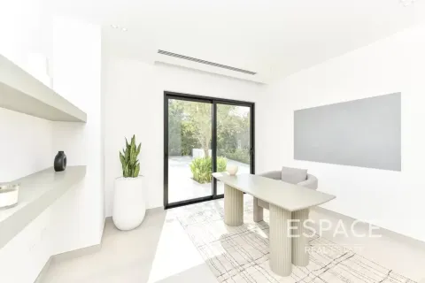 Villa in Jumeirah Islands, Dubai 4 bedrooms, 502 sq.m. № 122797 - photo 13