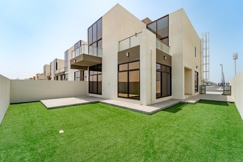 Купить таунхаус в Мохаммед Бин Рашид Сити, Дубай: 4 спальни, 301.1м², № 7545 - фото 1