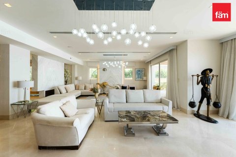 Villa en Palm Jumeirah, Dubai, 7 dormitorios, 1300.6 m², № 22587 - foto 4