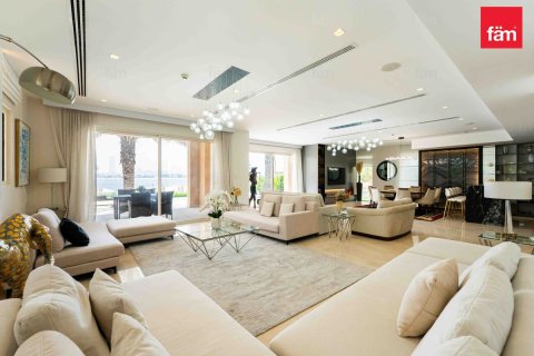 Villa en Palm Jumeirah, Dubai, 7 dormitorios, 1300.6 m², № 22587 - foto 2