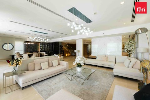 Villa en Palm Jumeirah, Dubai, 7 dormitorios, 1300.6 m², № 22587 - foto 3