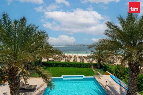 Villa en Palm Jumeirah, Dubai, 7 dormitorios, 1300.6 m², № 22587 - foto 1