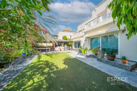 Вилла в The Lakes, Дубай, 5 спален, 353м², № 122398