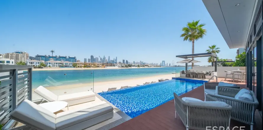 Вилла в Пальме Джумейре, Дубай, 6 спален, 650м², № 122399