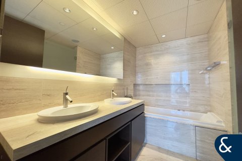 Снять в аренду квартиру в Даунтаун Дубай (Даунтаун Бурдж Дубай), Дубай: 2 спальни, 152м², № 79125 - фото 13