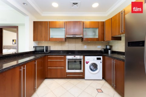 Apartment in Palm Jumeirah, Dubai 2 bedrooms, 166.7 sq.m. № 111846 - photo 11
