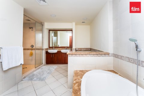 Apartment in Palm Jumeirah, Dubai 2 bedrooms, 166.7 sq.m. № 111846 - photo 6