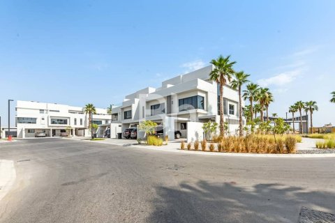 Adosado en Dubai Land, Dubai, 3 dormitorios, 291 m², № 56749 - foto 1