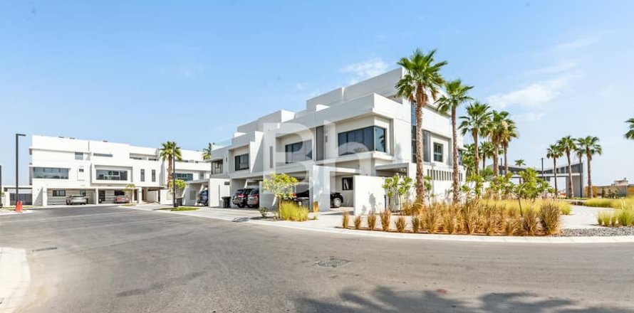Adosado en Dubai Land, Dubai, 3 dormitorios, 291 m², № 56749