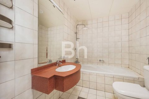 Apartment in Jumeirah Lake Towers, Dubai 2 bedrooms, 151 sq.m. № 56745 - photo 10