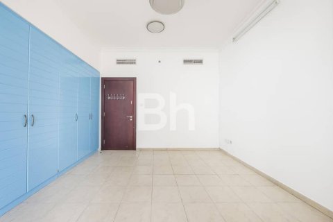 Apartment in Jumeirah Lake Towers, Dubai 2 bedrooms, 151 sq.m. № 56745 - photo 11