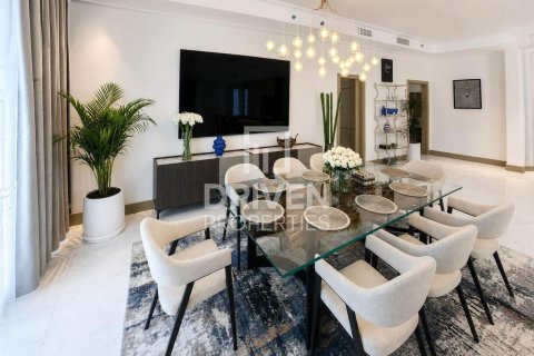Apartment in Downtown Dubai (Downtown Burj Dubai), Dubai 5 bedrooms, 612.51 sq.m. № 136735 - photo 11