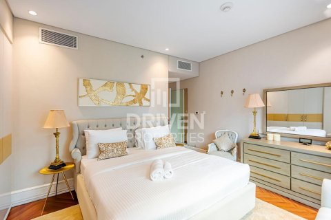 Apartment in Business Bay, Dubai 2 bedrooms, 295.62 sq.m. № 136728 - photo 11