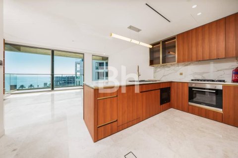 Apartment in Palm Jumeirah, Dubai 2 bedrooms, 126 sq.m. № 24022 - photo 1