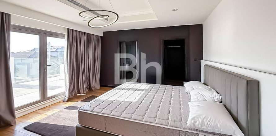 Villa in Palm Jumeirah, Dubai 4 bedrooms, 680 sq.m. № 24023