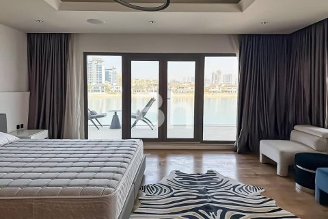 Villa in Palm Jumeirah, Dubai 4 bedrooms, 680 sq.m. № 24023 - photo 6