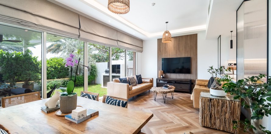 Maison de ville à Dubai, 3 chambres, 153 m², № 105706