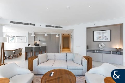 Apartment in Downtown Dubai (Downtown Burj Dubai), Dubai 3 bedrooms, 187 sq.m. № 75361 - photo 2