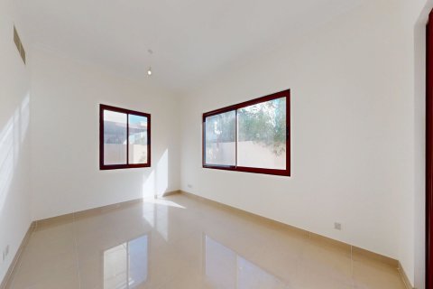 Villa à Dubai, 5 chambres, 446 m², № 120391 - photo 2