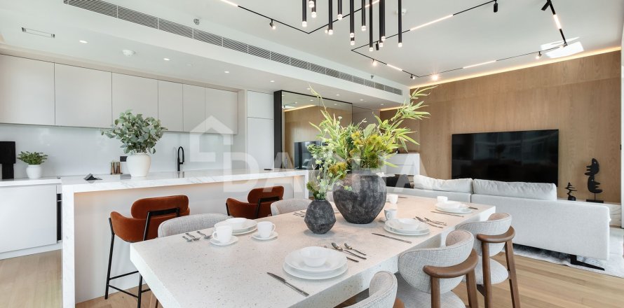 Appartement à EMAAR Beachfront, Dubai Harbour, Dubai, 3 chambres, 195 m², № 111621
