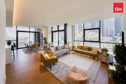 Apartment in Al Wasl, Dubai 3 bedrooms, 212.3 sq.m. № 67325 - photo 1