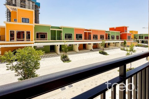 Adosado en Damac Lagoons, Dubai, 3 dormitorios, 192.68 m², № 124816