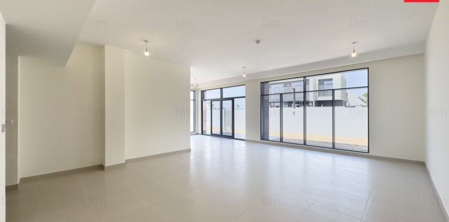 فيلا في دبي 5 غرف نوم , 372.4 م² رقم 77066