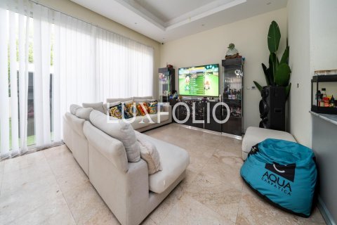 Villa à Jumeirah Village Circle, Dubai, 5 chambres, 545 m², № 45896 - photo 1