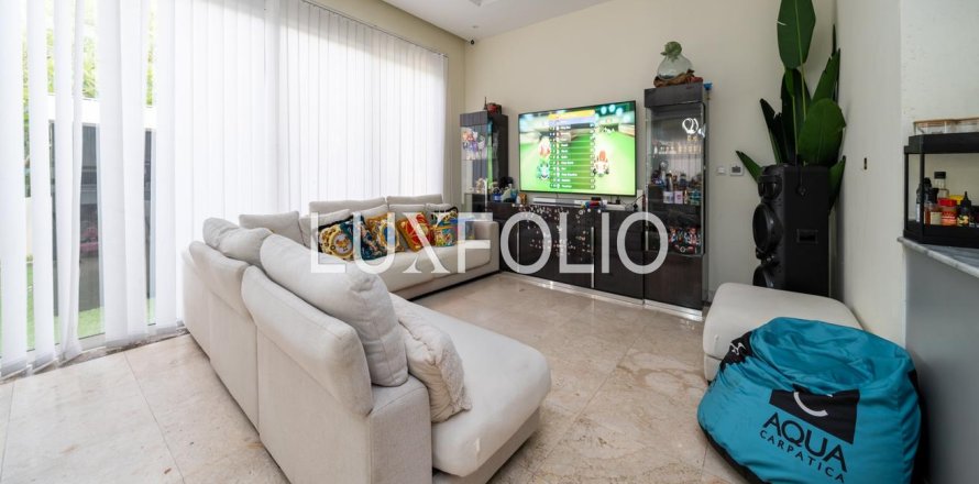 Villa à Jumeirah Village Circle, Dubai, 5 chambres, 545 m², № 45896