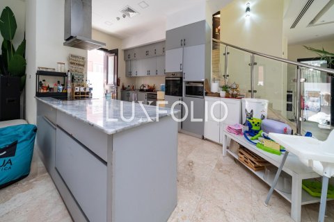 Villa à Jumeirah Village Circle, Dubai, 5 chambres, 545 m², № 45896 - photo 2