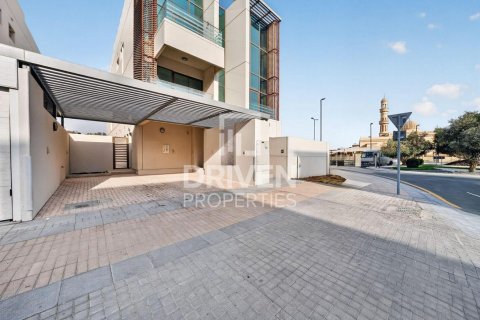 Villa in Meydan, Dubai 6 bedrooms, 554.82 sq.m. № 129563 - photo 14