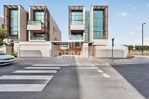 Villa in Meydan, Dubai 6 bedrooms, 554.82 sq.m. № 129563