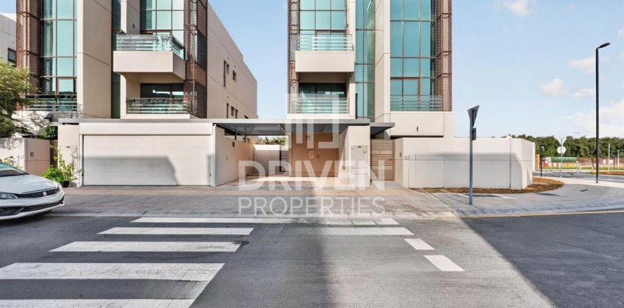 Villa in Meydan, Dubai 6 bedrooms, 554.82 sq.m. № 129563