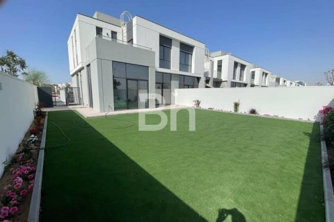 Снять в аренду таунхаус в Al Furjan, Дубай: 4 спальни, 365м², № 22989 - фото 1