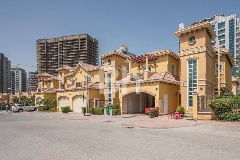 Купить таунхаус в Dubai Sports City, Дубай: 3 спальни, 251м², № 22988 - фото 12