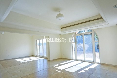 Villa in Dubai Sports City, Dubai 5 bedrooms, 403 sq.m. № 44252 - photo 6