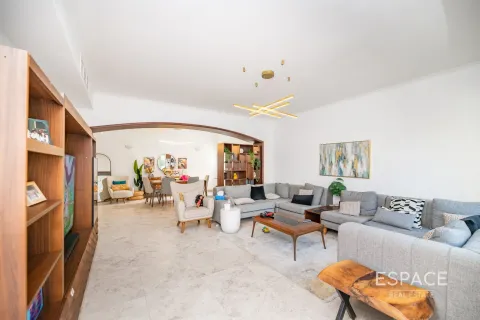 Villa in Meadows, Dubai 4 bedrooms, 373 sq.m. № 62289 - photo 4