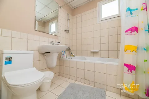 Villa in Meadows, Dubai 4 bedrooms, 373 sq.m. № 62289 - photo 17